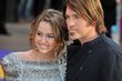 Miley Cyrus' Vater Billy Ray Cyrus freut sich zwar, dass seine Tochter verlobt ist