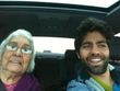 Adrian Grenier mit seiner Oma im Auto