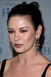 Die hübsche Catherine Zeta-Jones kämpft als Patricia Whitmore gegen die Rocker 