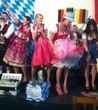 Im Dirndl wurde wild gefeiert