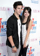 David Henrie ist Selenas Co-Star in der Serie "Die Zauberer vom Waverly Place"
