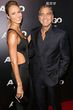 George Clooney und Stacy Keibler zeigten sich jetzt total verliebt bei der "Argo"-Filmpremiere in Beverly Hills