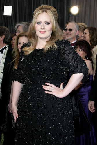 Adele: Verdienstorden von Queen Elizabeth II. Adele: Verdienstorden von Queen Elizabeth II.