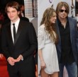 Robert Pattinson schlägt Mileys Vater Robert Pattinson schlägt Mileys Vater