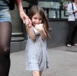 Suri Cruise ist immer stylish gekleidet Suri Cruise ist immer stylish gekleidet