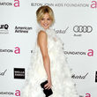 Mena Suvari entschied sich für ein Sahnetörtchenkleid