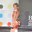 Rita Ora wollte mit schönem Rücken entzücken