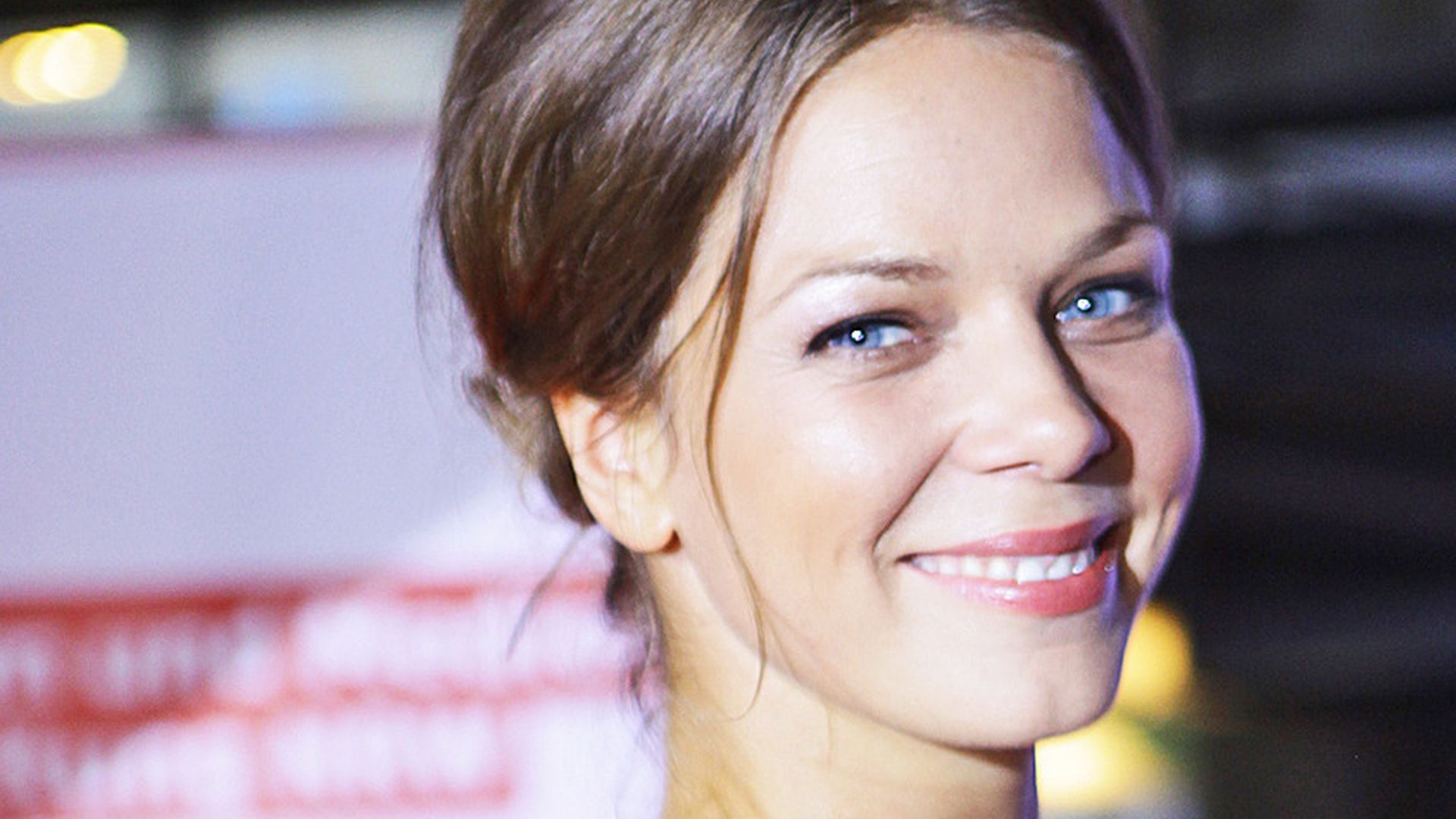 Acht Kilo mehr! Jessica Schwarz ist trotzdem happy Promiflash.de