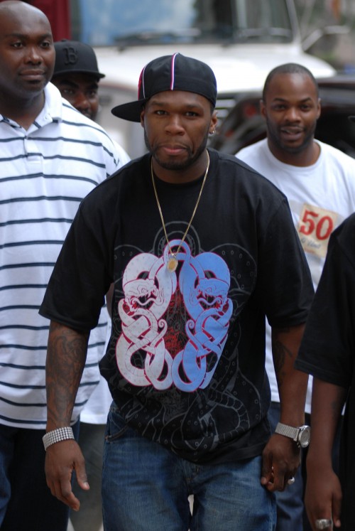 50 Cent - Es ist kein Geheimnis, dass der Rapper eine schwere Kindheit hinter sich hat. 