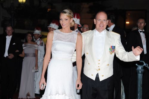 Charlene Wittstock, Albert II von Monaco - Angeblich soll Charléne mit einem Vertrag zur Ehe mit Fürst Albert "überredet" worden sein Charlene Wittstock, Albert II von Monaco - Angeblich soll Charléne mit einem Vertrag zur Ehe mit Fürst Albert "überredet" worden sein