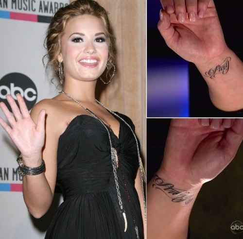 http://content4.promiflash.de/article-images/w500/demi-lovato-und-ihre-taetowierten-handgelenke.jpg