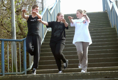 Peter, Sarah-Jane und Sarafina wollen sich gemeinsam fit machen Peter, Sarah-Jane und Sarafina wollen sich gemeinsam fit machen