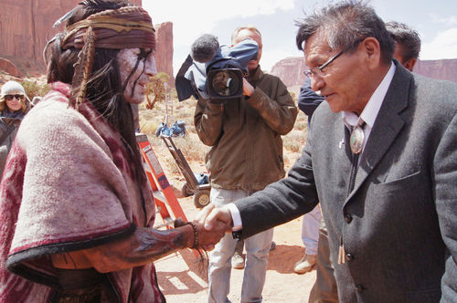 Johnny Depp wurde von Indianern adoptiert Johnny Depp wurde von Indianern adoptiert