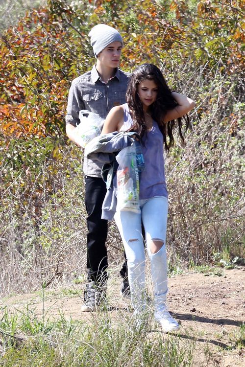 Justin Bieber und Selena Gomez sind seit eineinhalb Jahren liiert Justin Bieber und Selena Gomez sind seit eineinhalb Jahren liiert