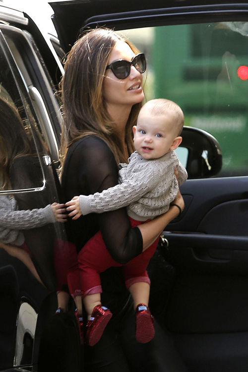 Lily Aldridge zeigt uns erstmals ihre süße Dixie Pearl