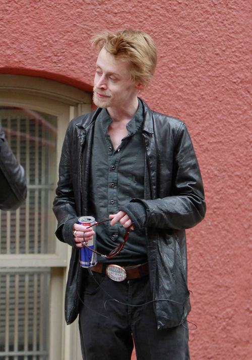 Macaulay Culkin schockte vor einem halben Jahr mit einem ausgemergelten Look Macaulay Culkin schockte vor einem halben Jahr mit einem ausgemergelten Look