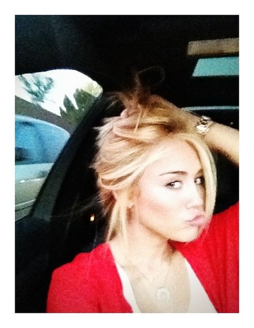 Miley hat ihre Haarfarbe verändert Miley hat ihre Haarfarbe verändert