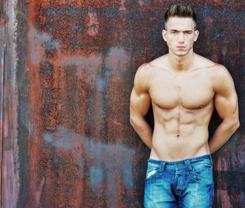 Kandidat Patrick war schon Mister Berlin und kann so mit seinem Aussehen beeindrucken Kandidat Patrick war schon Mister Berlin und kann so mit seinem Aussehen beeindrucken
