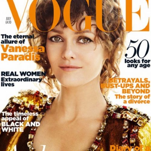 Vanessa Paradis ist in der Vogue mit einem verdächtigen Ring am Finger zu sehen Vanessa Paradis ist in der Vogue mit einem verdächtigen Ring am Finger zu sehen
