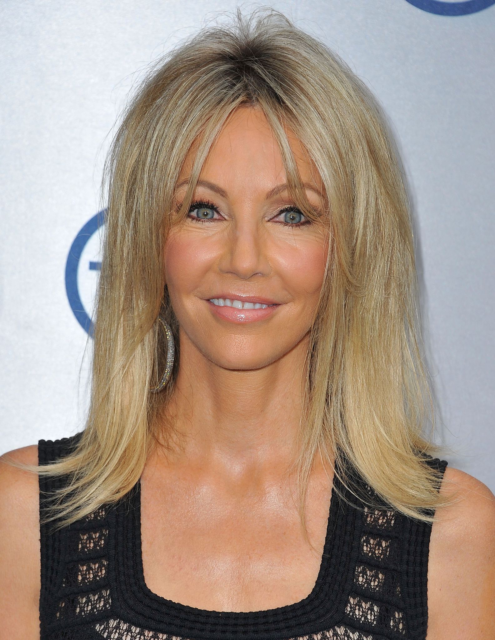 heather-locklear-in-einem-schwarzen-kleid.jpg