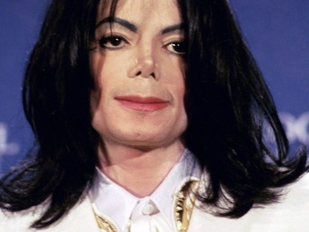 100 OPs Michael Jackson in BeautyWahn getrieben! Promiflash.de
