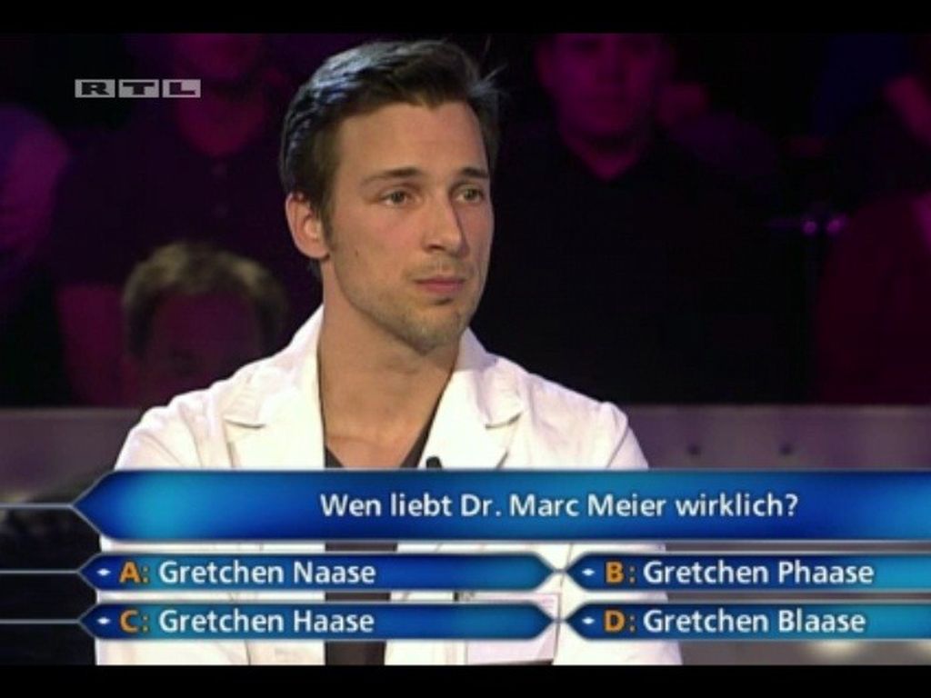 WWM: Was macht Dr. Marc Meier auf dem Stuhl? | Promiflash.de