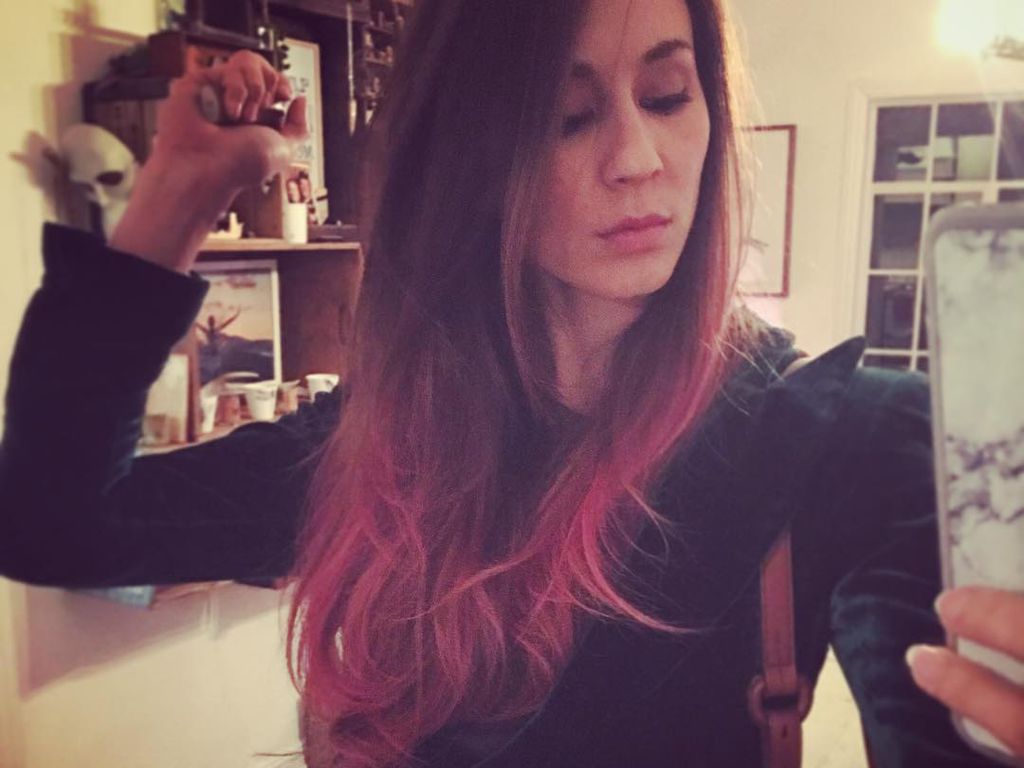 Bye bye Spencer: PLL-Star Troian jetzt mit roten Haaren 