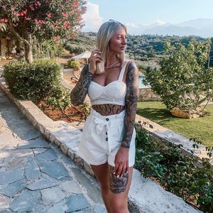 Gerdas Ex-BFF Larissa hat sich die Brüste verkleinern lassen