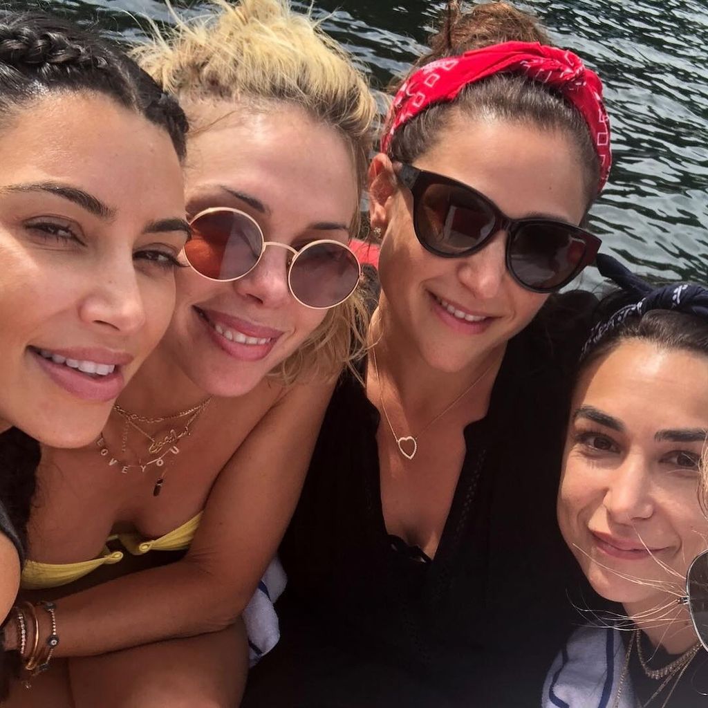 Unternehmerin Kim Kardashian mit Lindsay May (zweite v. r.) und Freunden