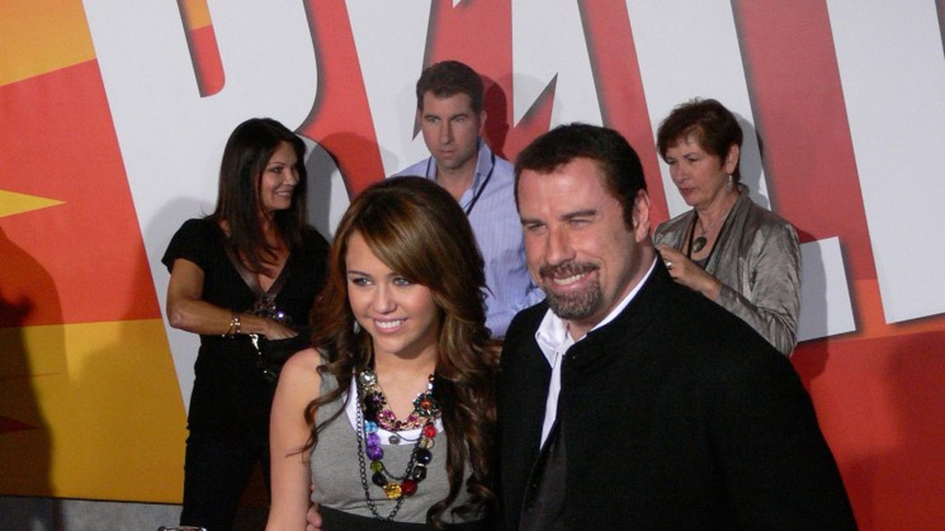 John Travolta sagt „Danke!“ Promiflash.de