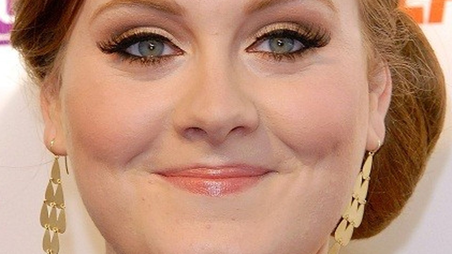 Adele Wieder Kontakt mit dem Ex! Promiflash.de