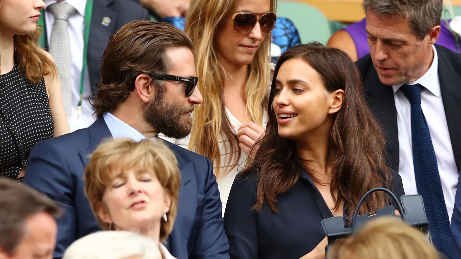 Besorgter Bald-Papa: Bradley Cooper stets an Irinas Seite! - Promiflash.de