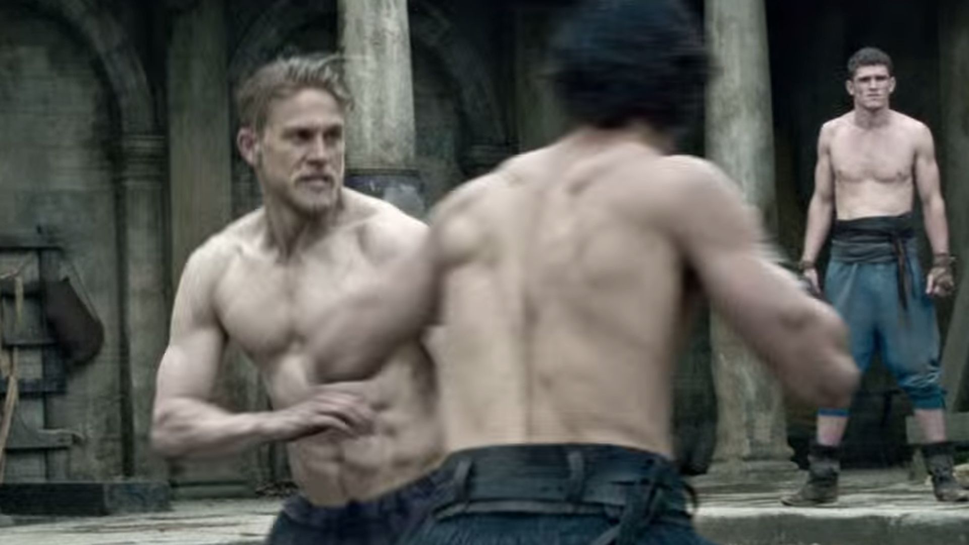 "King Arthur"Trailer Charlie Hunnam rockt mit Muskel "King Arthur"Trailer Charlie Hunnam rockt mit Muskel