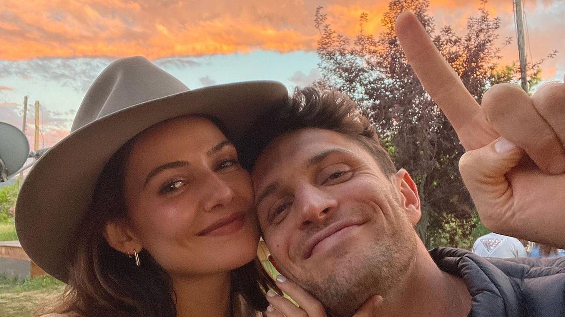 Filme Und Serien Von Danielle Campbell Danielle Campbell und ihr Colin haben sich endlich verlobt!