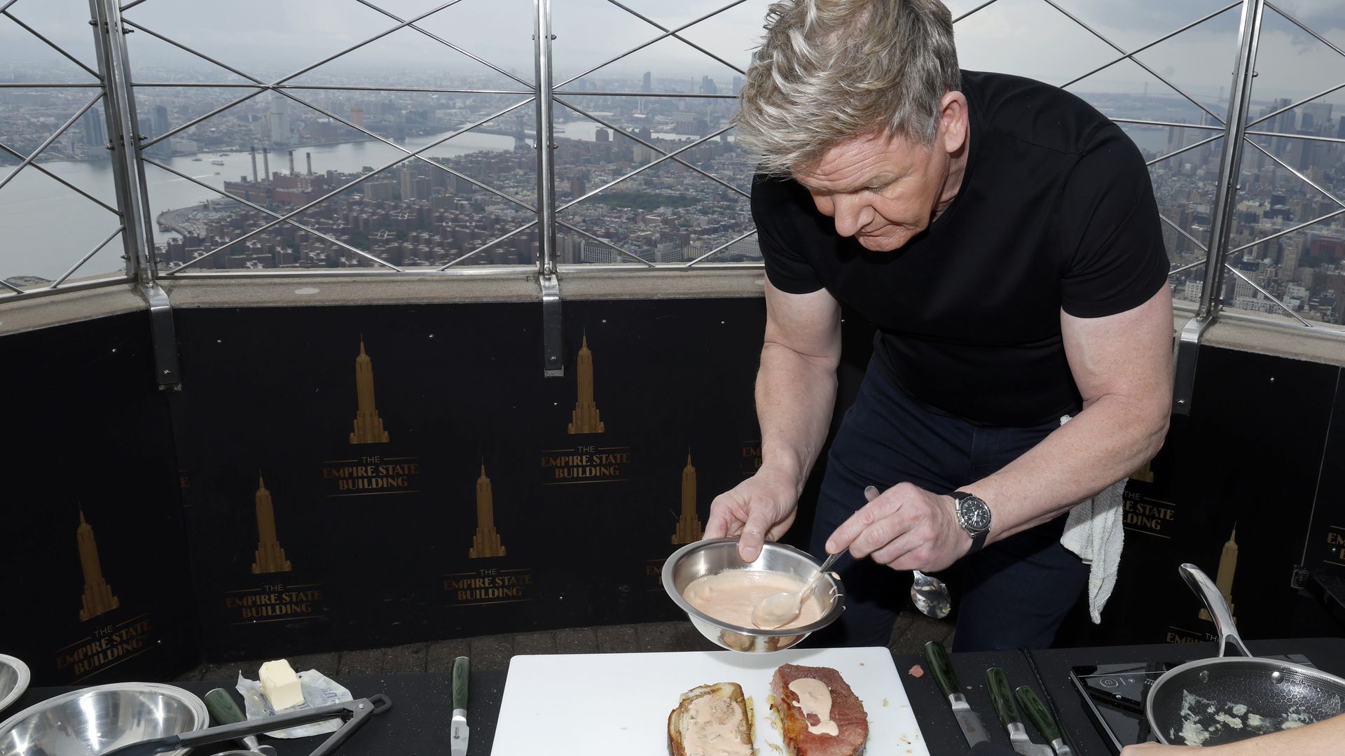 Das hält Starkoch Gordon Ramsay von Dua Lipas Gurkendrink