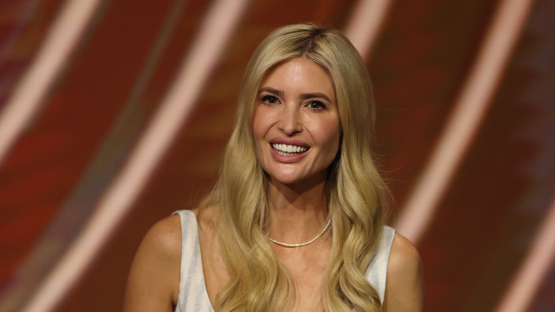 Ivanka Trump beweist ihr Surf-Talent an Costa Ricas Küste