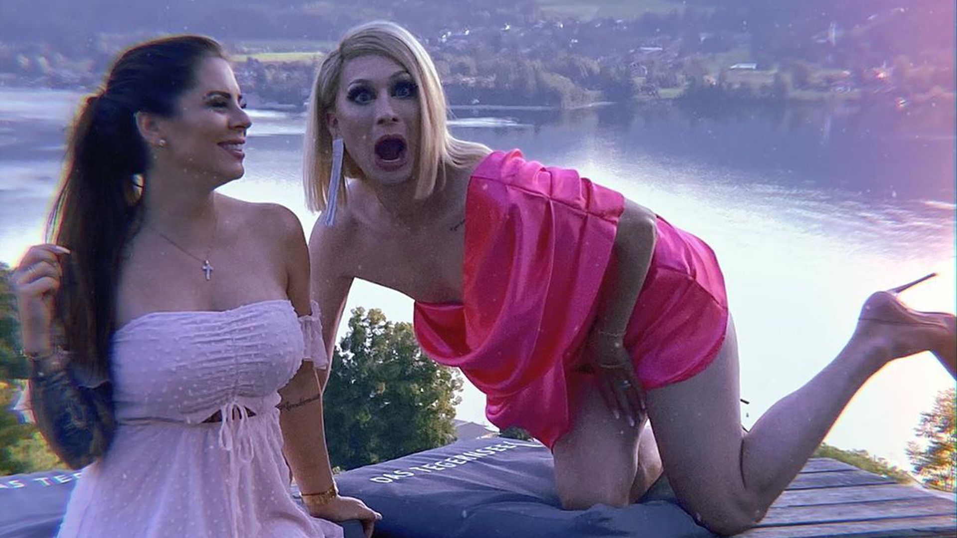 Kleid war zu kurz: Penis von Drag-Star Candy wollte winken! | Promiflash.de