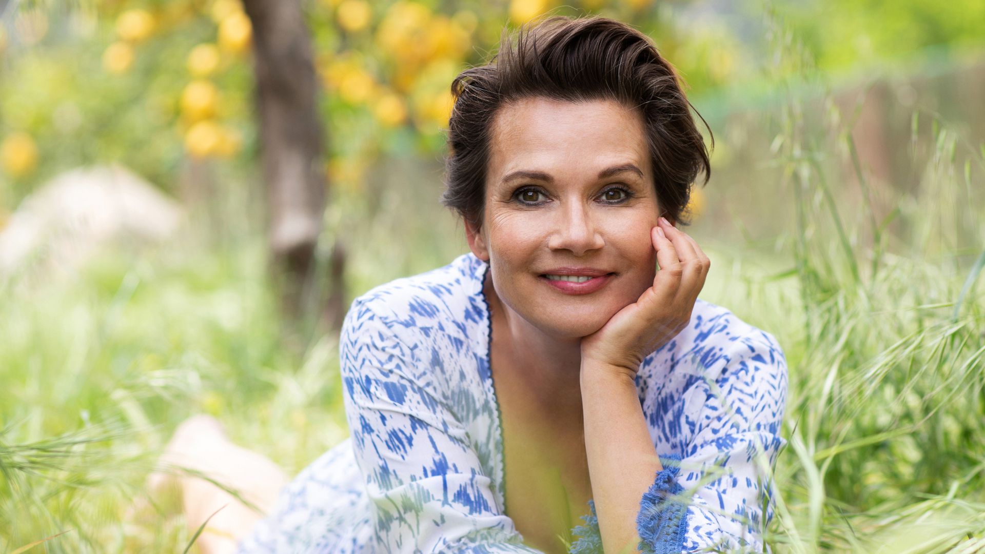 Mit Neuem Look Jenny Jurgens Feiert Rote Rosen Comeback Promiflash De