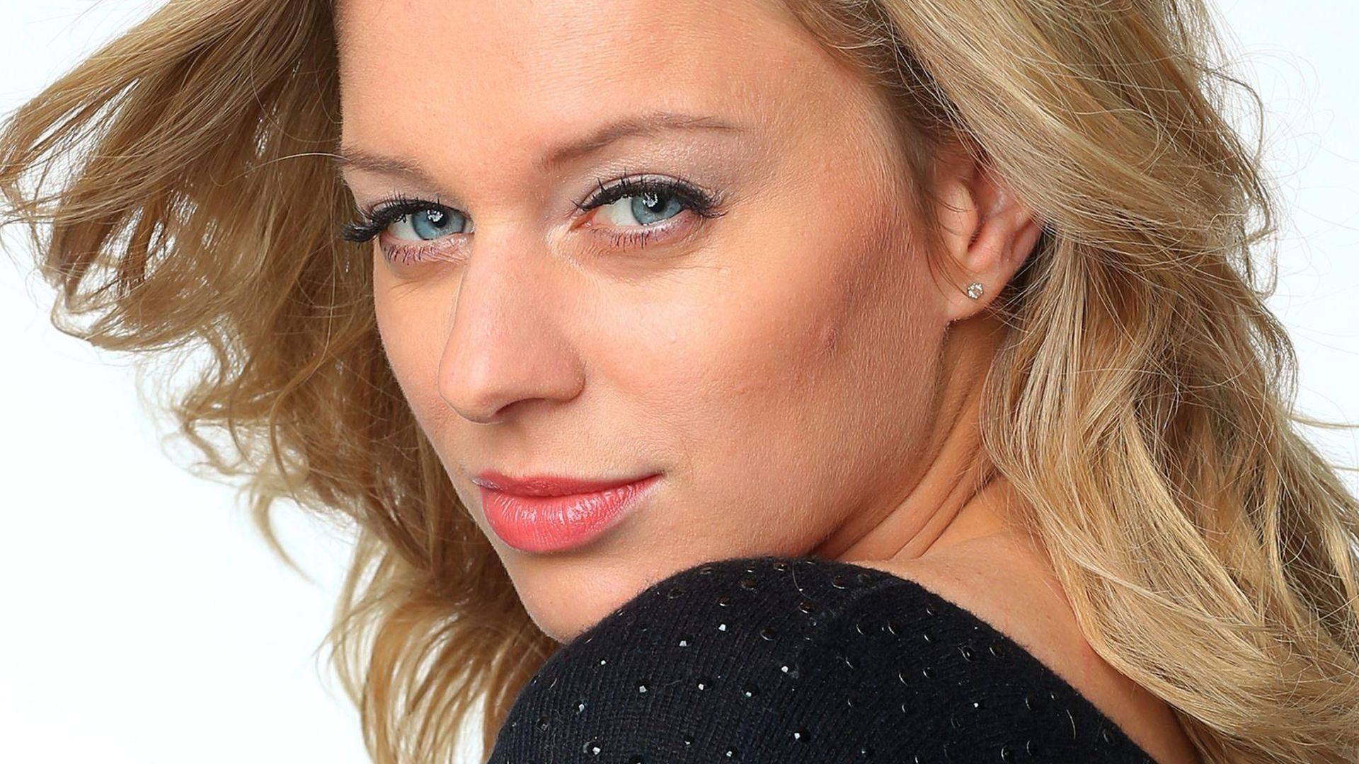 Neue Nackt-Pics: Dieser AWZ-Star ist zum 2. Mal im Playboy Neue Nackt-Pics: Dieser AWZ-Star ist zum 2. Mal im Playboy