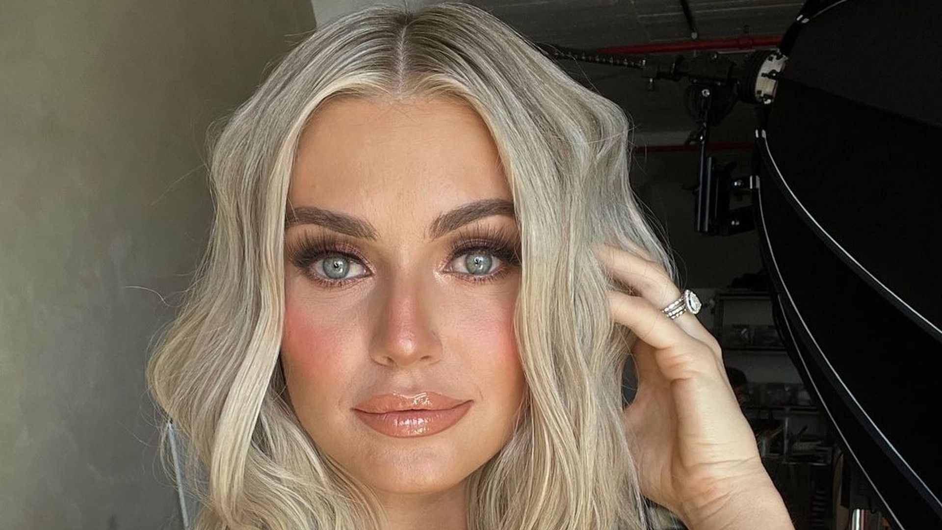 Lindsay-Arnold-plant-eine-Brustvergr-erung-f-r-2025