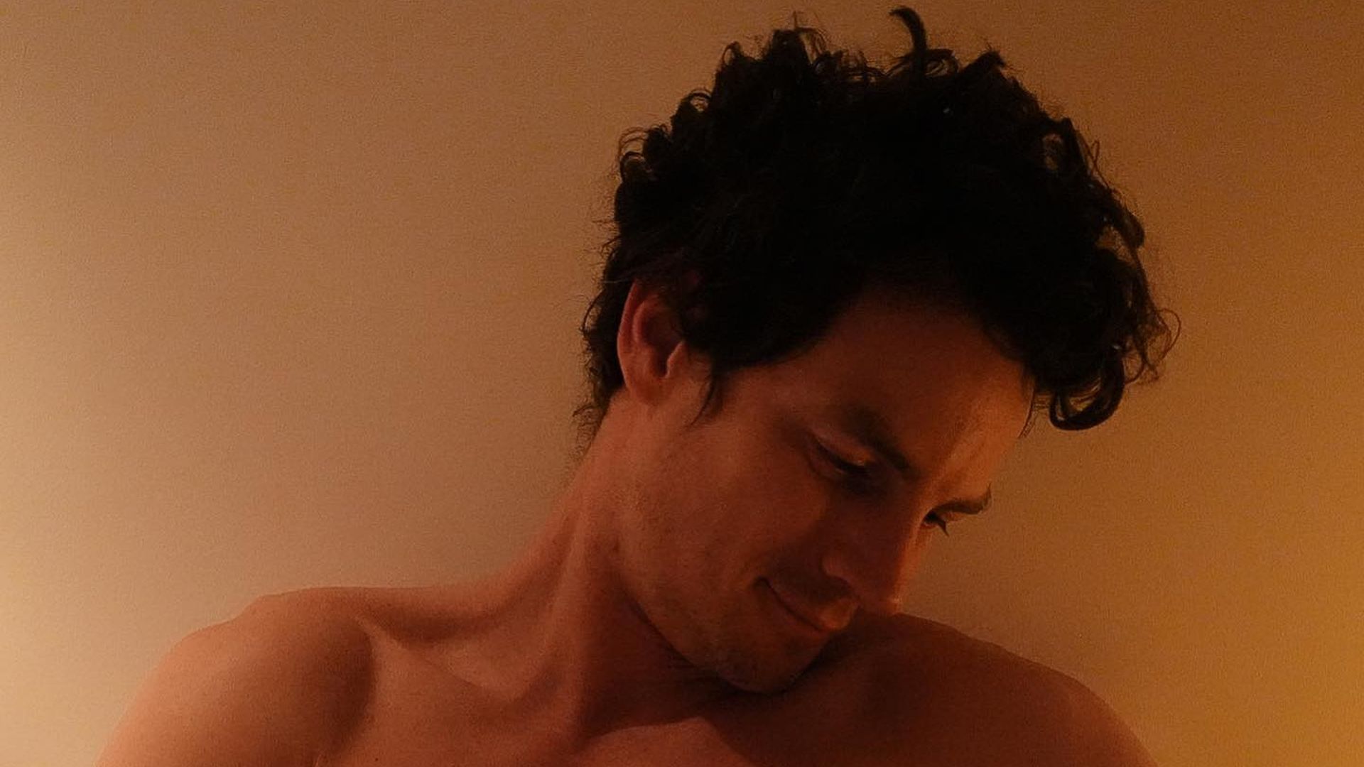 Schauspieler Luke Cook ist zum zweiten Mal Vater geworden!