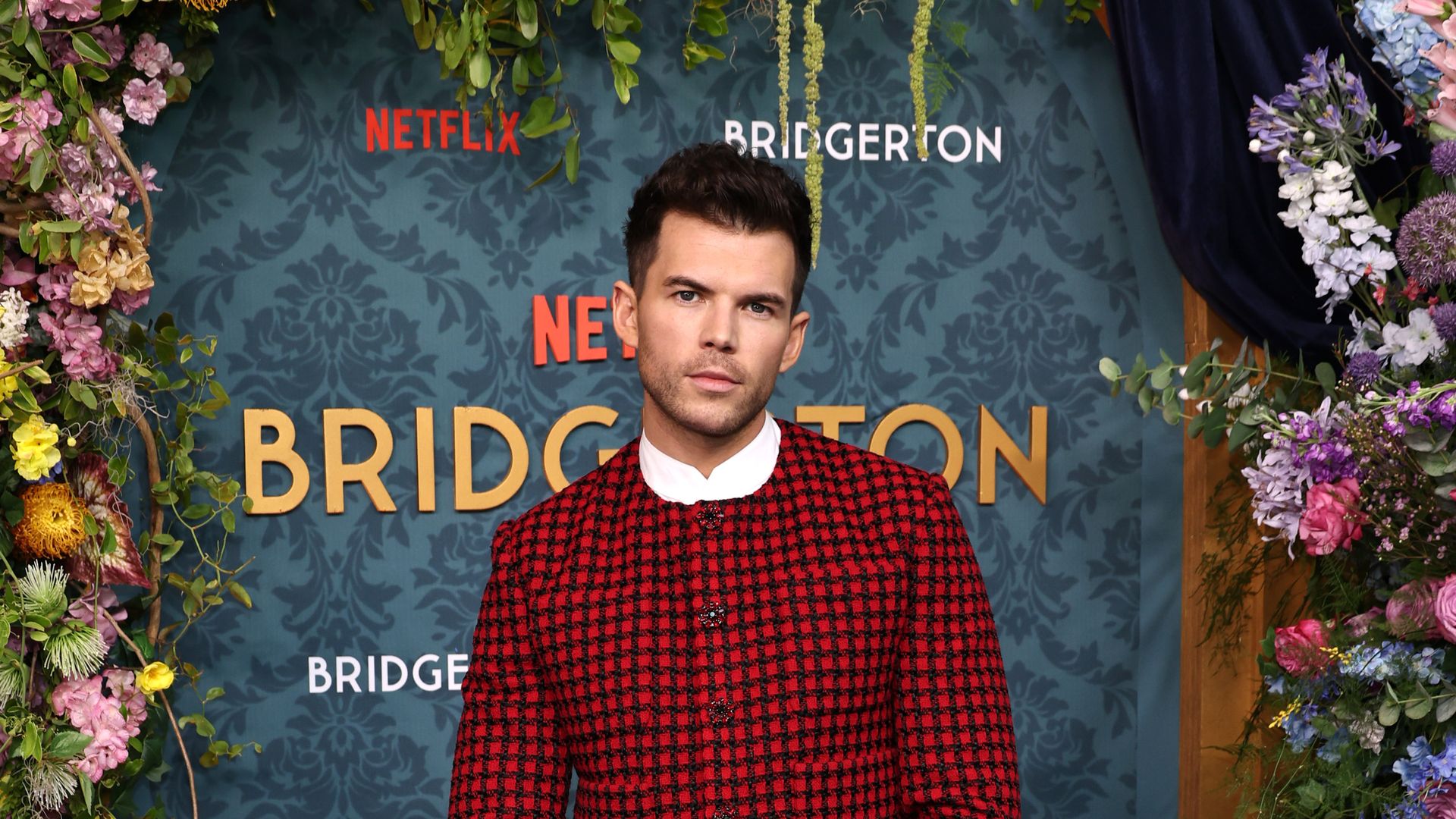 Erwischt Ist das "Bridgerton"Star Luke Newtons Freundin?