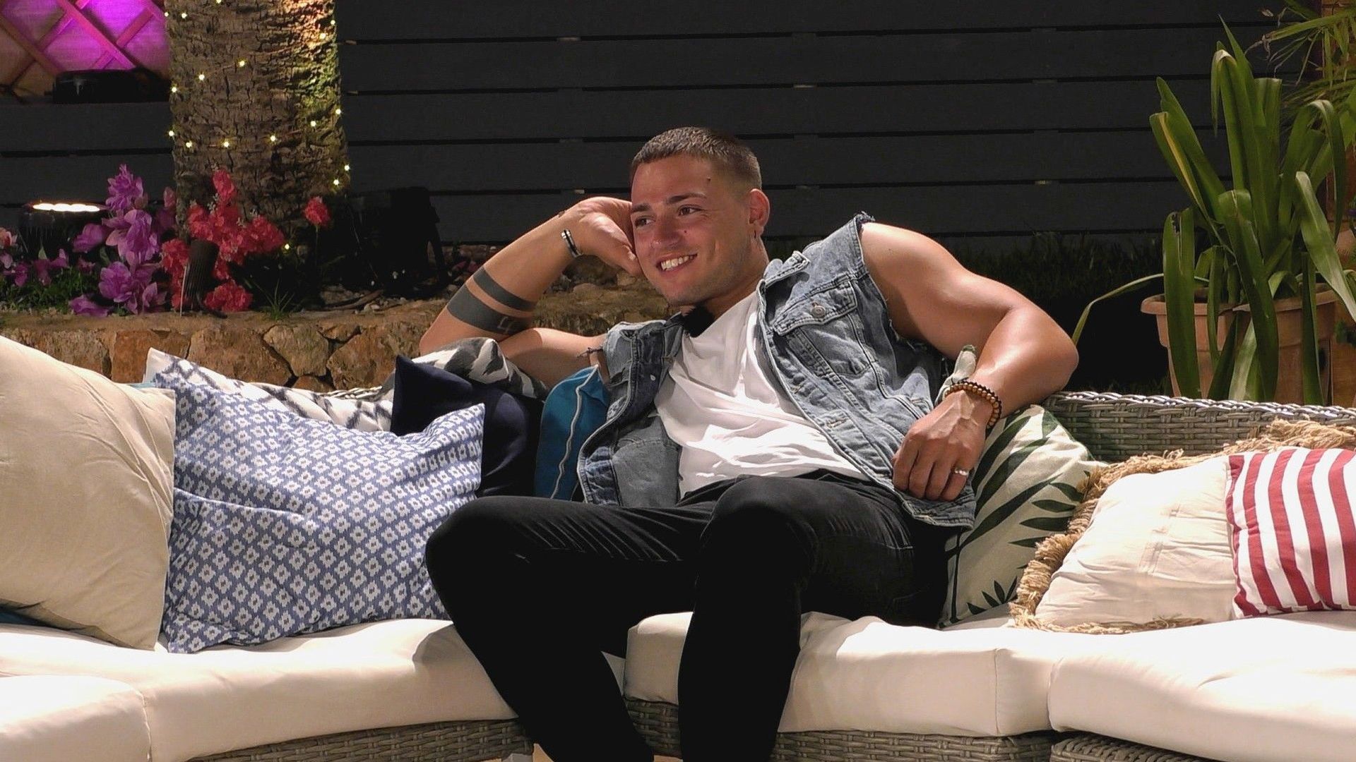 BTS FAKE LOVE (LETRA FÁCIL / EASY LYRIC) YouTube Music BTS FAKE LOVE (LETRA FÁCIL / EASY LYRIC) YouTube Music