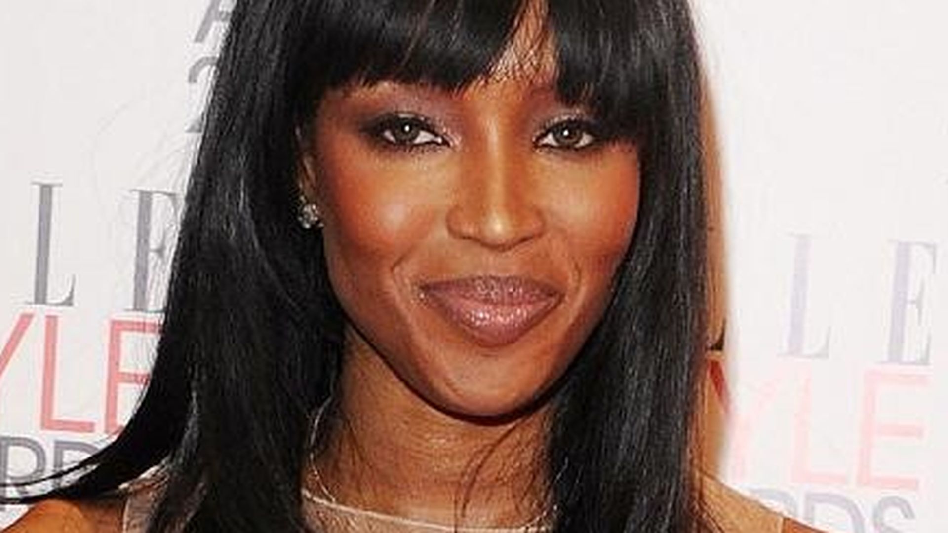 Naomi Campbell Ohne Perücke Auf Der Fashion Week Gossip Naomi Campbell Da Geht Ihre Frisur Baden Galade
