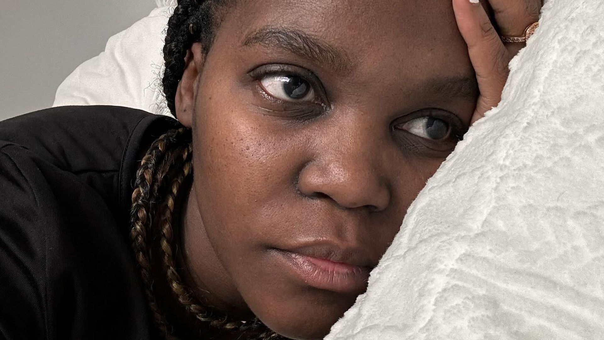 Oti-Mabuse-leidet-im-britischen-Dschungelcamp-unter-Heimweh