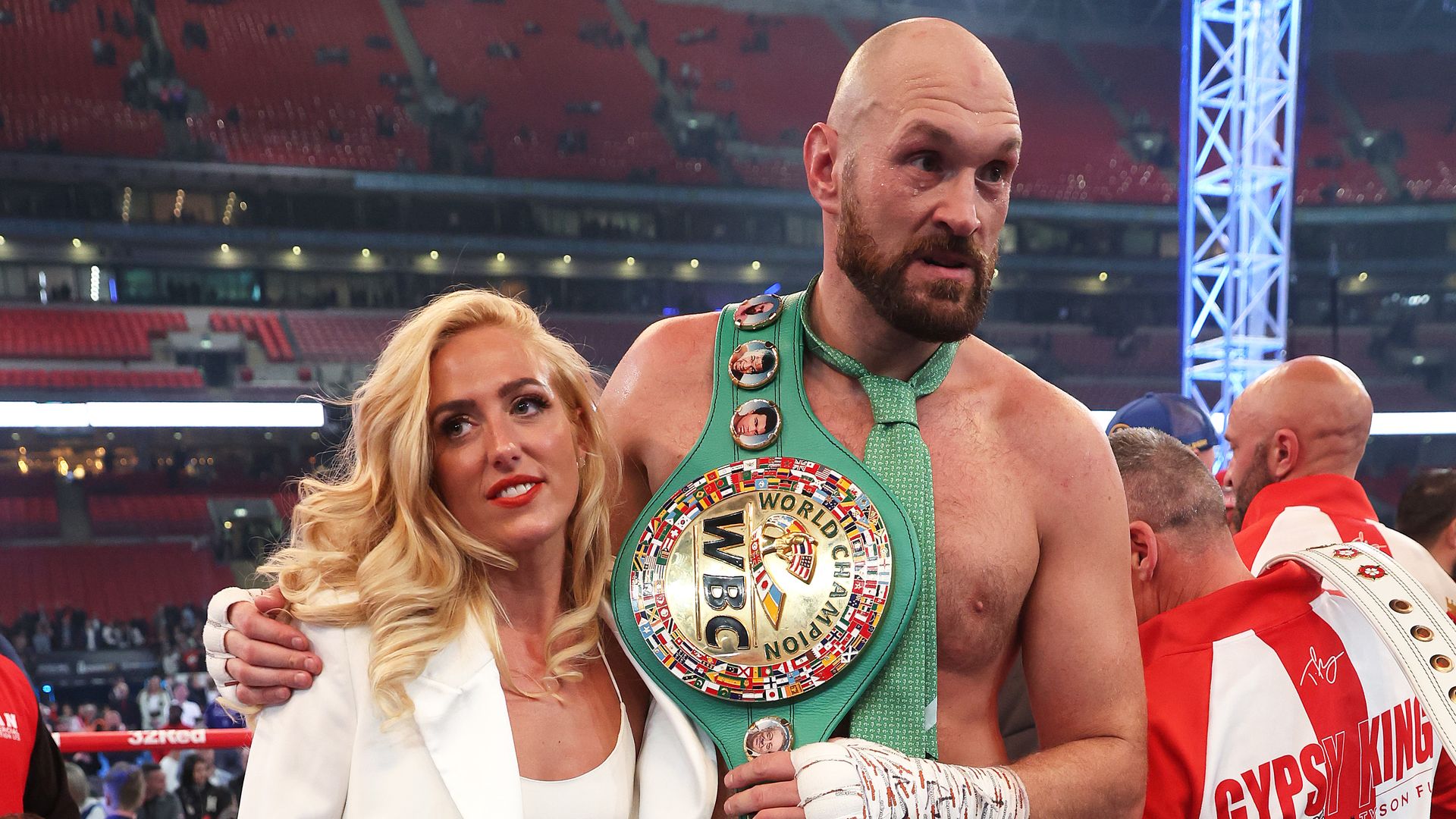 Pais Fury Niederlage von Tyson Fury: Süße Hommage von Ehefrau Paris!