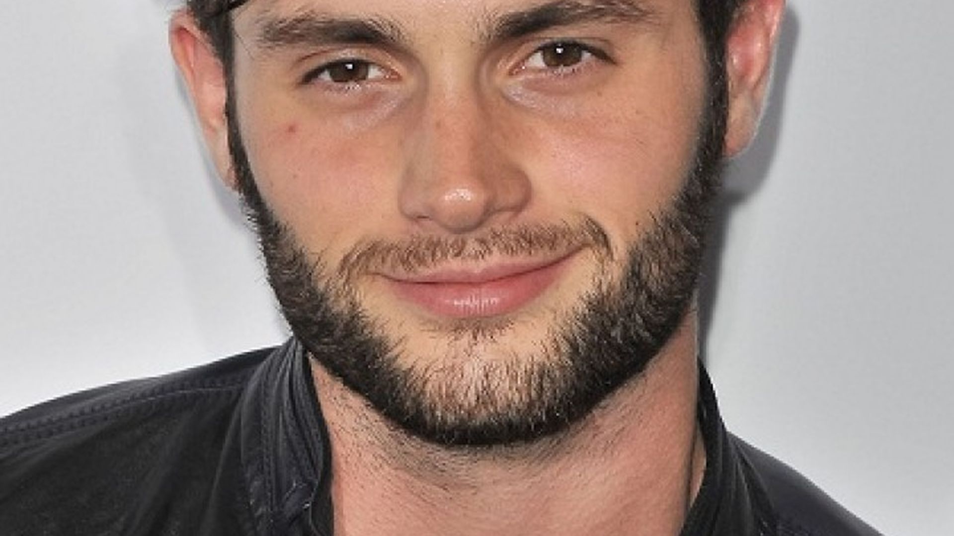 Ungepflegt? Penn Badgley trägt nun Vollbart | Promiflash.de Ungepflegt? Penn Badgley trägt nun Vollbart | Promiflash.de