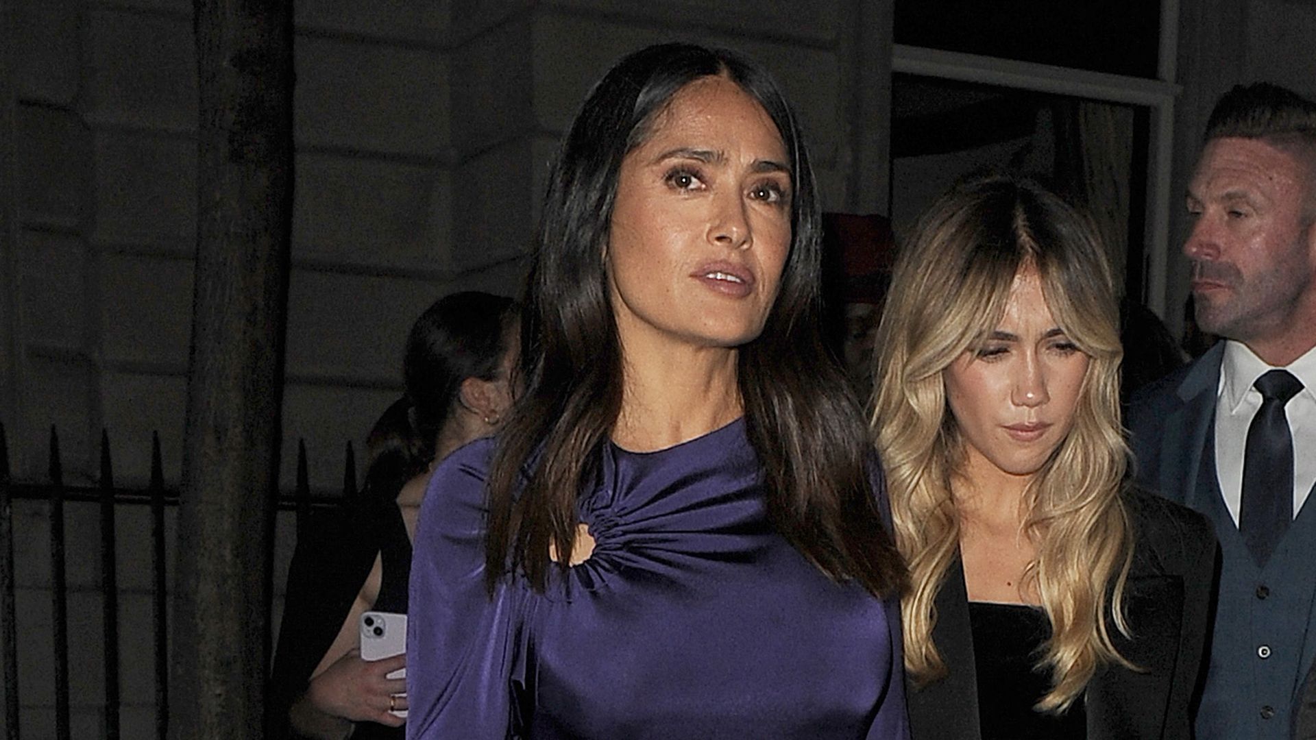 Salma-Hayek-und-Tochter-flashen-bei-Afterparty-der-Beckhams