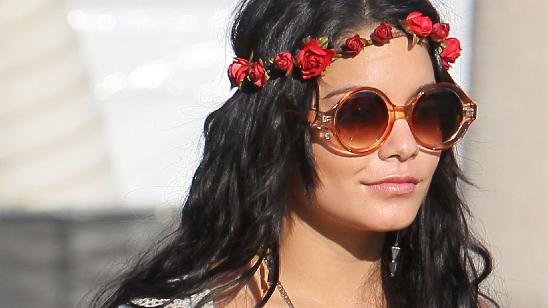 Vanessa Hudgens K mpft Gegen Einen Serien Killer Promiflash de