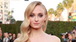Sophie Turner feiert Red-Carpet-Comeback nach der Geburt! | Promiflash